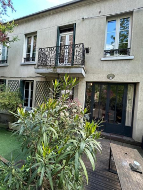 Stella Maison hôtel entier avec jardin, Vincennes, Paris 10mins, Disneyland 30mins